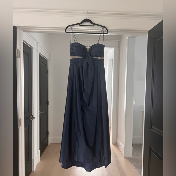 Stunning Badgley Mishka gown. - Picture 2 of 7